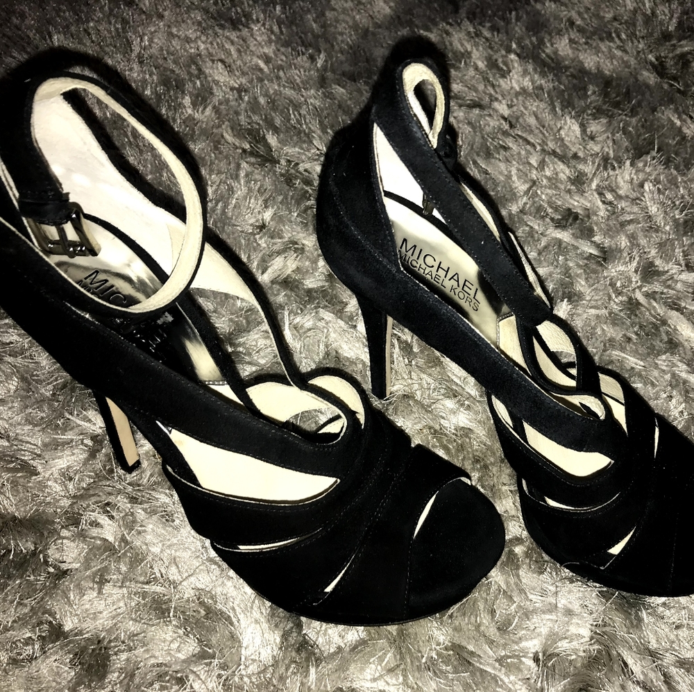 Black High Heels - Picture 2 of 3